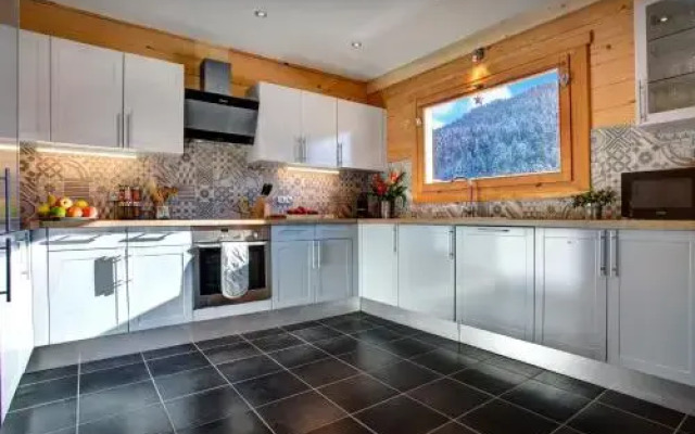 Chalet Carter - OVO Network