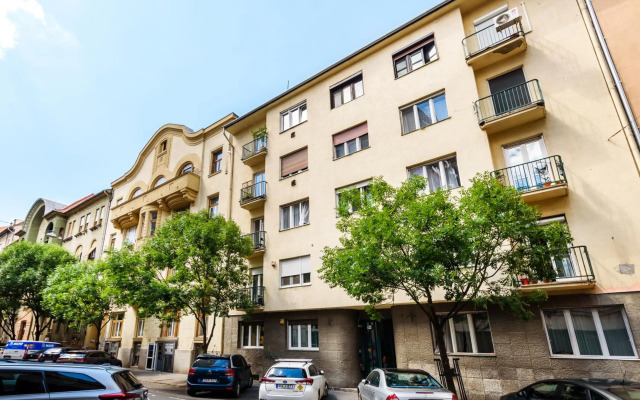 Stylish Homes Downtown Buda