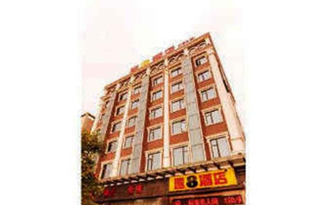 Super 8 Emeishan Railway Station West