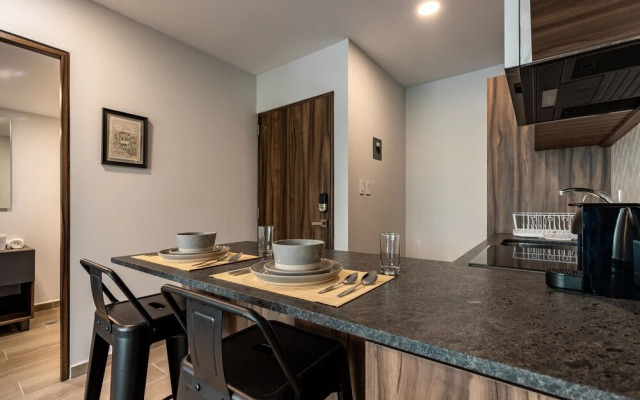 Casai Roma 1 BR Bright Condo