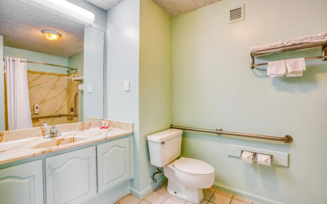 OYO Townhouse Tulsa Woodland Hills