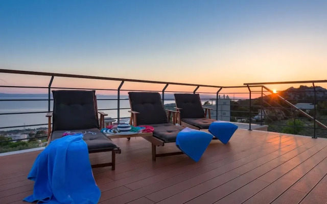 Last Minute Offer,heated Infinity Pool,sea and Mountain View,