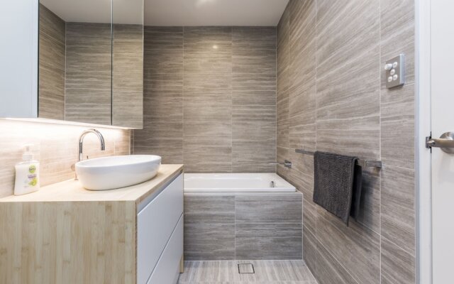 Executive 2 Storey Apartment with Pool