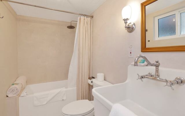 Mid-century Modern Chalet #1927