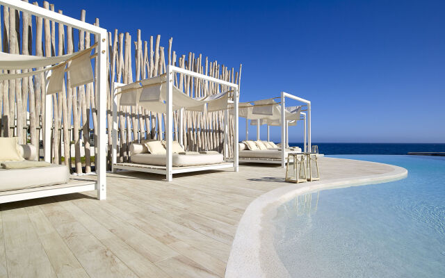 Artemis Seaside Resort