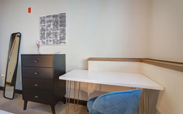 Milwaukee Executive 1BD 1BA Downtown Apartment