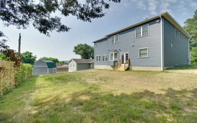 Dumfries Vacation Rental ~ 32 Mi to Washington DC!