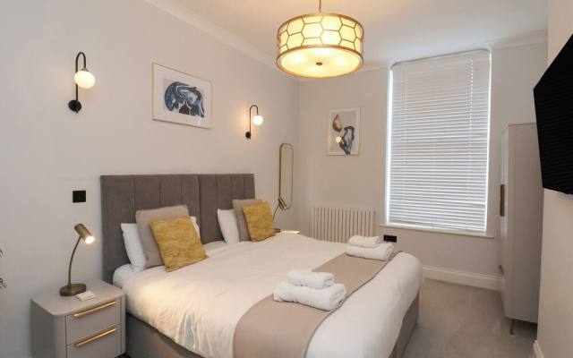 The Salisbury Apartment 301