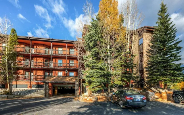Mountainside Condominiums by CRMR