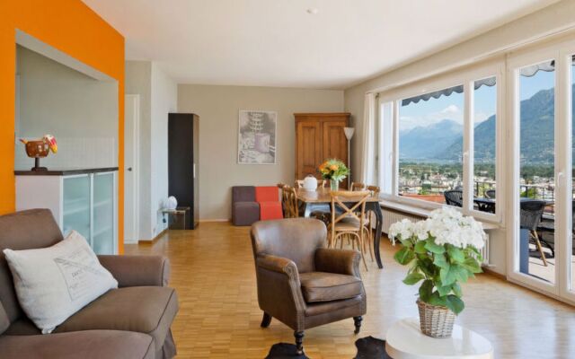 Suite Modern 33610
