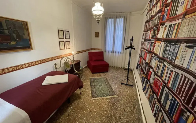 Cool Venice Apartment