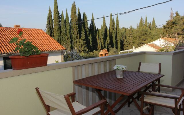 Holiday house Silvia - open pool: Supetar, Island Brac