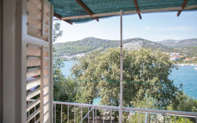 Perfect Beachfront Getaway Ideal for Families