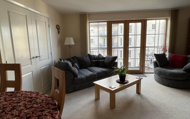 Amazing Marina View Apartment With Balcony Bristol