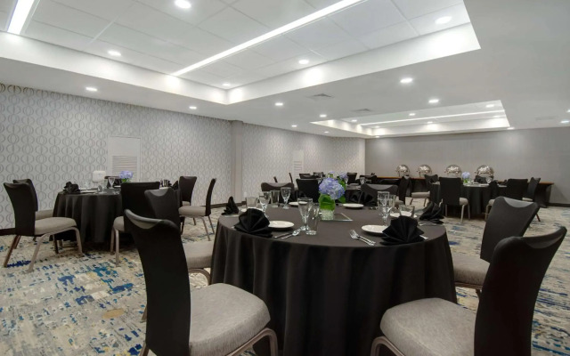 Embassy Suites by Hilton Detroit Metro Airport
