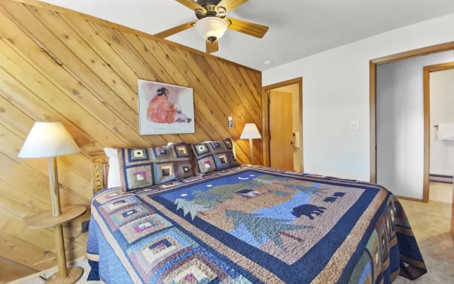 Cimarron 402 2 Bedroom Condo by RedAwning