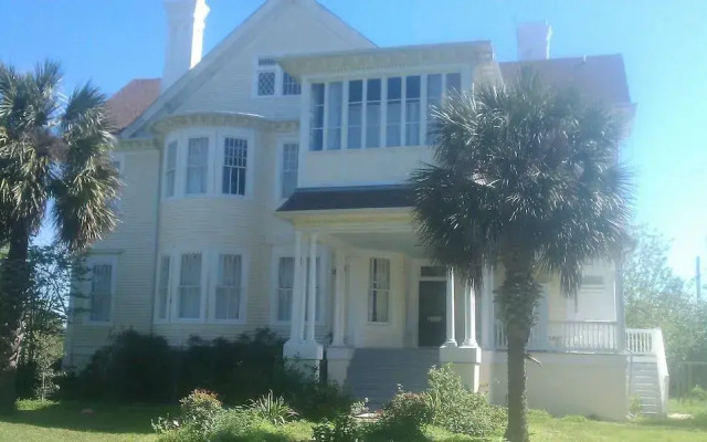 Sealy Hutchings Mansion by RedAwning