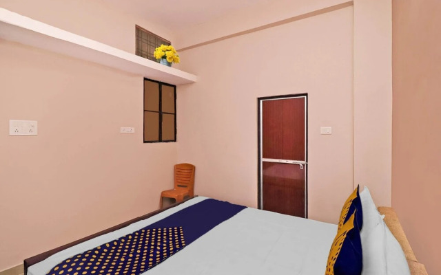 SPOT ON 37467 Shivram Hotel