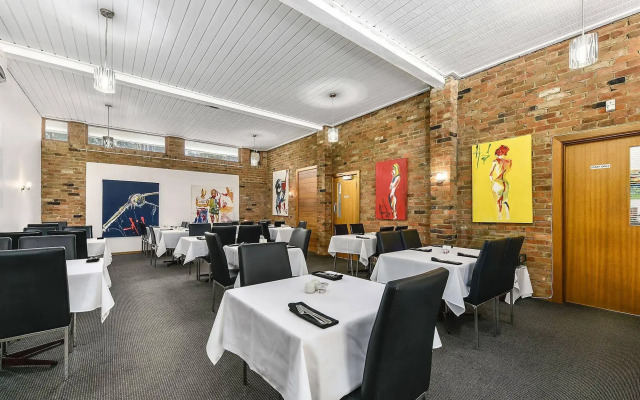 William Macintosh Motor Lodge