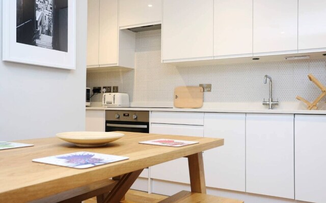 JOIVY Vibrant City Centre 2-bed Apt.