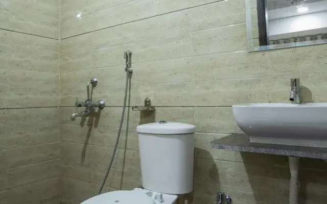 Oyo 8882 Pishori Residency