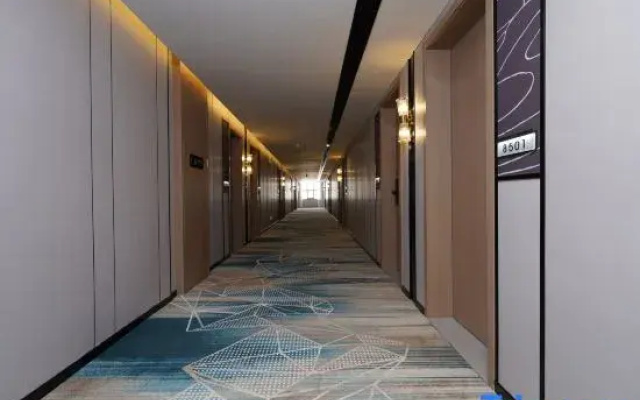 H Hotel (Yiyang Hunan City College)