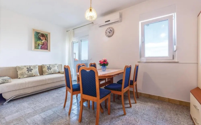 Amazing Home in Podstrana With Wifi and 2 Bedrooms