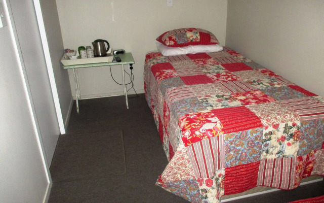 Fat Owl Motel, Bar & Eatery