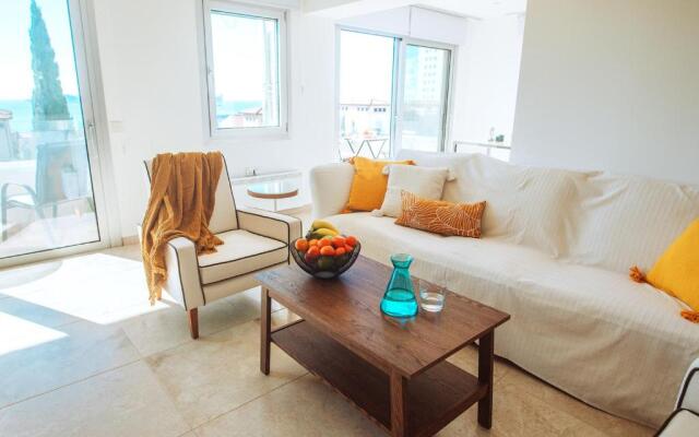Amathus suite with sea view