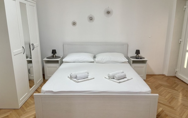 Apartments Sini