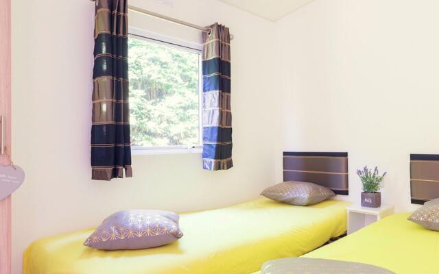 Comfortable chalet with a garden, at nature reserve