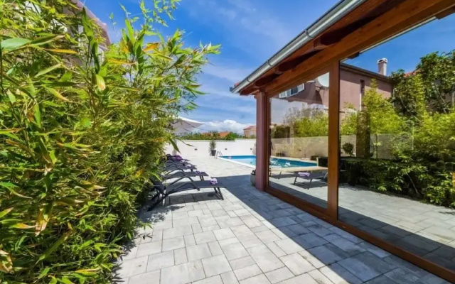 Luxury Villa With Pool - H
