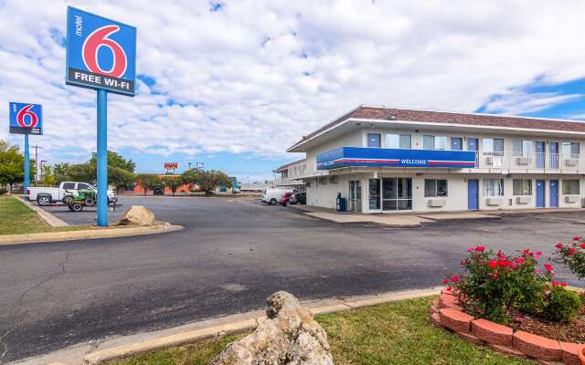 Motel 6 Ardmore, OK