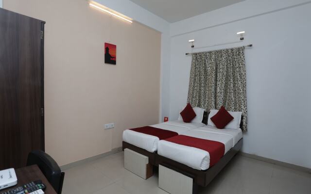 OYO 8996 Hotel Pioneer