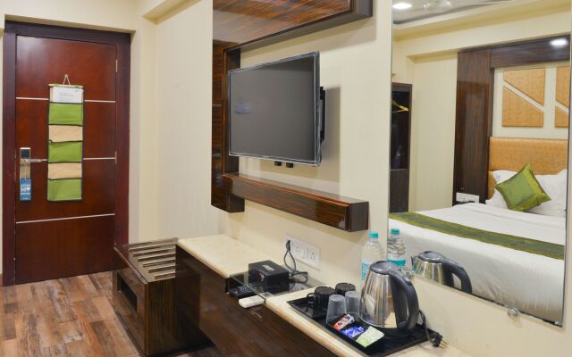 Mumbai Metro - The Executive Hotel