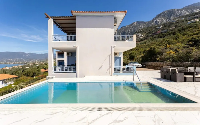 Modern Seaview Nest With Pool Panoramic Views