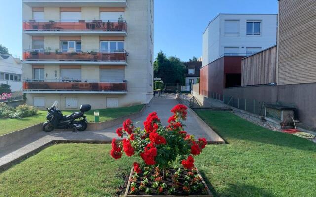 App 40m2 parking à 12mn à pied du centre-ville de Rueil