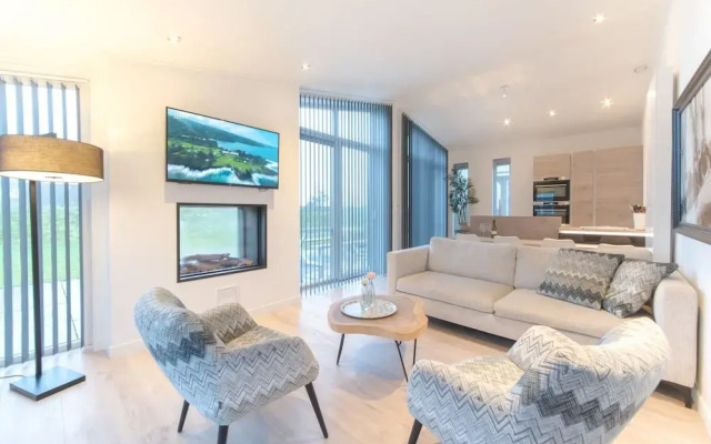 Cozy Chalet with Fireplace near Oosterschelde