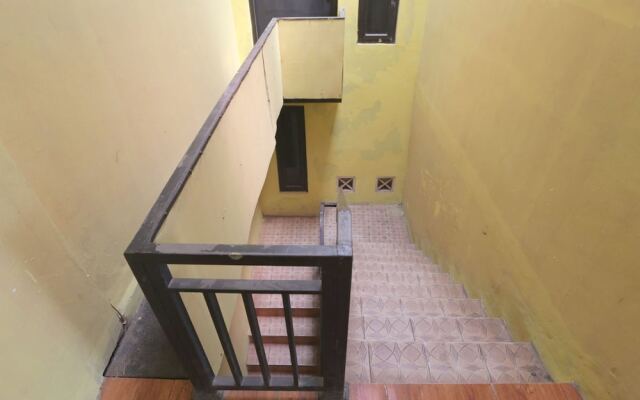 OYO 93021 Kost Dison