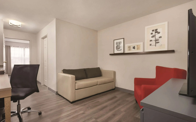 Country Inn & Suites by Radisson, Waterloo, IA