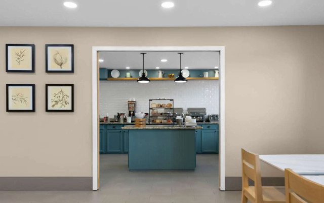 Country Inn & Suites by Radisson, Coon Rapids, MN