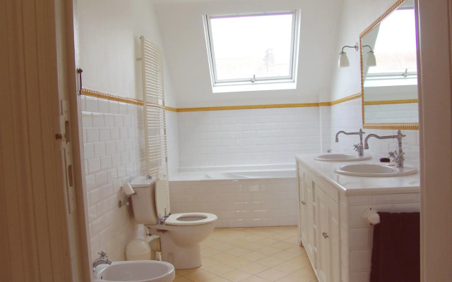 Louise Chatelain suites