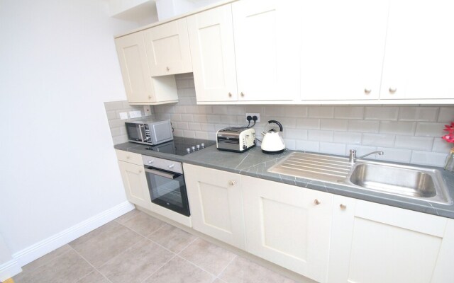 Sir John Rogersons Quay Sleeps 8