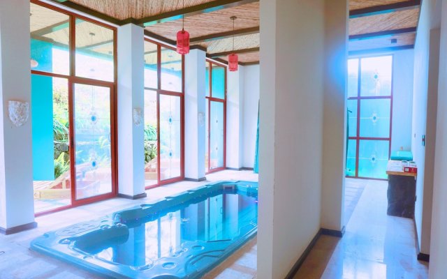 Room With Jacuzzi, Vacation Spa House With Turkish Bath