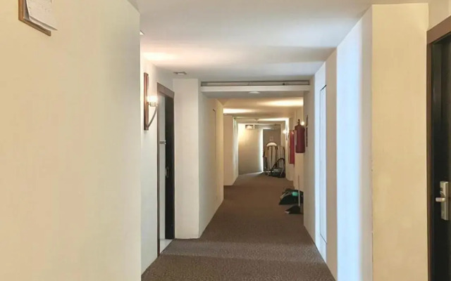 Golden Crown Grand Hotel