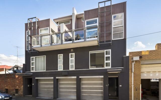 Hotham, 2BDR North Melbourne Apartment