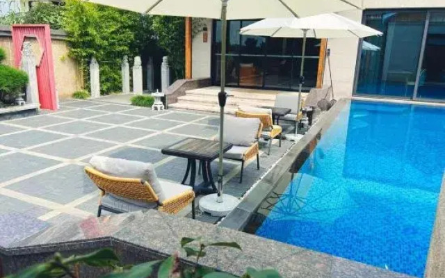 Nest Bar B & B