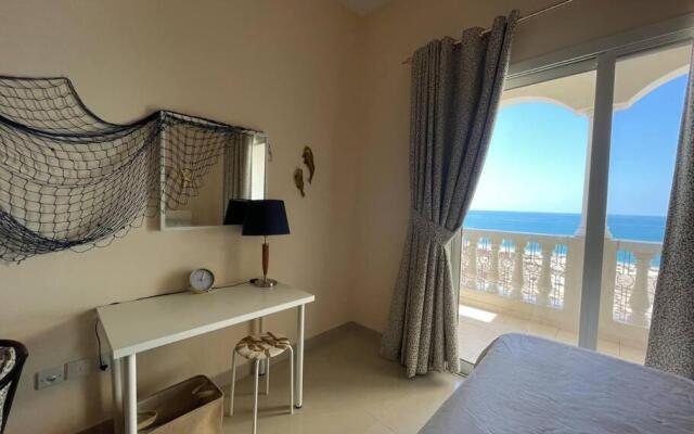 One Bedroom Sea View Holiday Home by the beach.