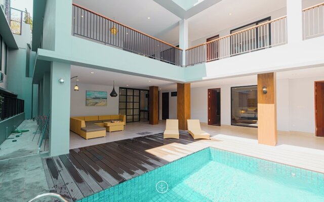 Atsuka Hill View 8BR Vila with Private Heated Pool