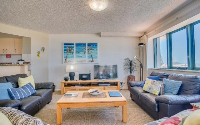 Grand Palais Boolarong Beachside Resort